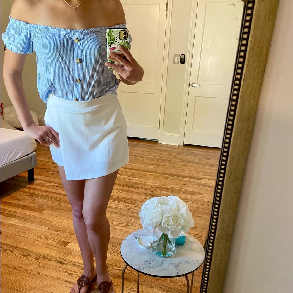 2 for $20 🌟H&M Blue&W off-the-shoulder Crop Sz 2